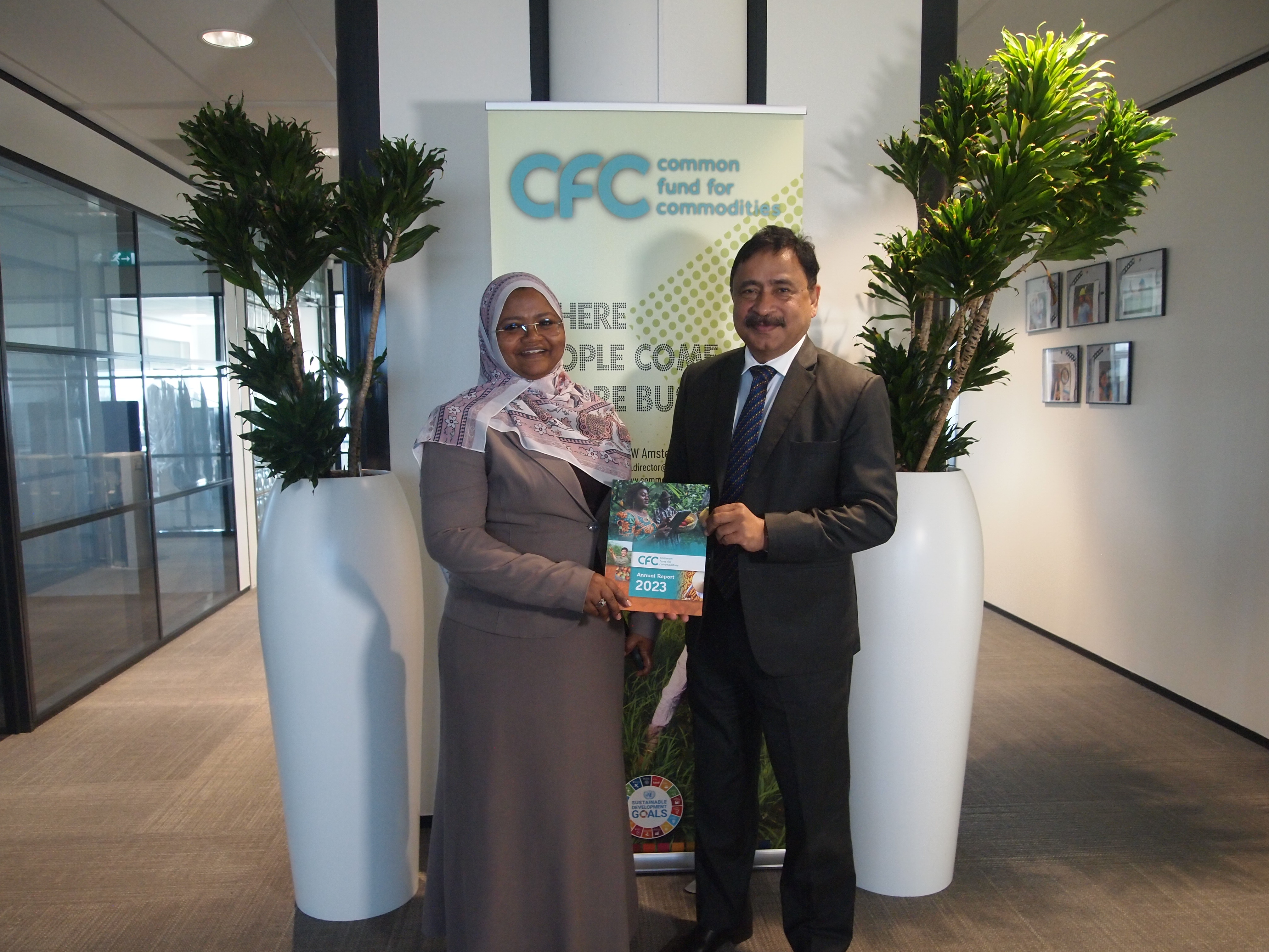 Ambassador Sheikh Mohammed Belal is seen with Mrs. Omaima Mahmoud Ahmed Alsharief